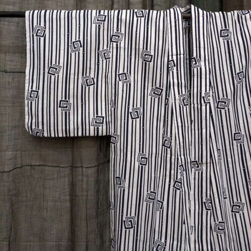 Nemaki, Yukata, Japanese Cotton Kimono - White & Blue  Cotton Sleeping/Bath Kimono - White & Blue Motif